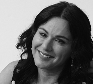 Tania de Jong AM